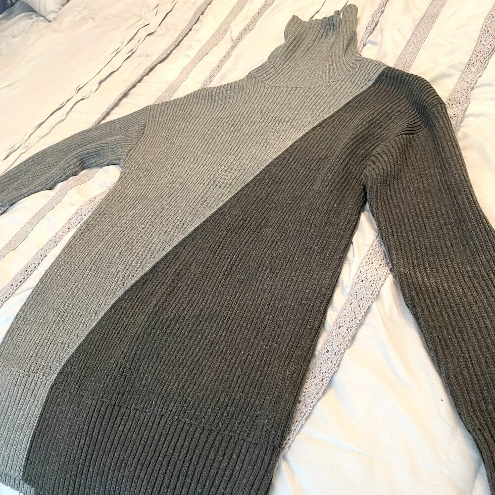 Gray Color-Block Tunic Sweater